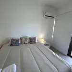 Amplo Apartamento De 3 Quartos Na Barra Da Tijuca, Pertinho Da Praia, Super Bem Decorado E Equipado, Limpissimo, Cheiroso, Novinho, Com Suite, Lavabo, Varandao, Piscina, Portaria 24 Horas, Perto De Bares E Restaurantes
