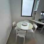 Amplo Apartamento De 3 Quartos Na Barra Da Tijuca, Pertinho Da Praia, Super Bem Decorado E Equipado, Limpissimo, Cheiroso, Novinho, Com Suite, Lavabo, Varandao, Piscina, Portaria 24 Horas, Perto De Bares E Restaurantes