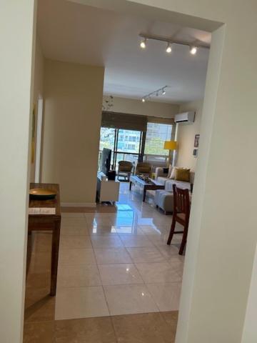 Amplo De 3 Quartos Na Barra Da Tijuca, Pertinho Da Praia, Super Bem Decorado E Equipado, Limpissimo, Cheiroso, Novinho, Com Suite, Lavabo, Varandao, Piscina, Portaria 24 Horas, Perto De Bares E Restaurantes Apartamento