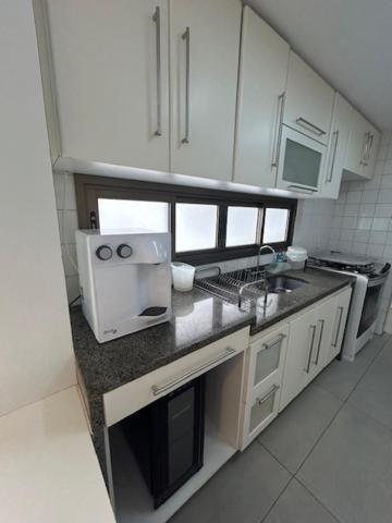 Apartamento Amplo De 3 Quartos Na Barra Da Tijuca, Pertinho Da Praia, Super Bem Decorado E Equipado, Limpissimo, Cheiroso, Novinho, Com Suite, Lavabo, Varandao, Piscina, Portaria 24 Horas, Perto De Bares E Restaurantes Rio de Janeiro