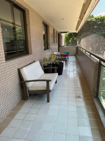 Apartamento Amplo De 3 Quartos Na Barra Da Tijuca, Pertinho Da Praia, Super Bem Decorado E Equipado, Limpissimo, Cheiroso, Novinho, Com Suite, Lavabo, Varandao, Piscina, Portaria 24 Horas, Perto De Bares E Restaurantes